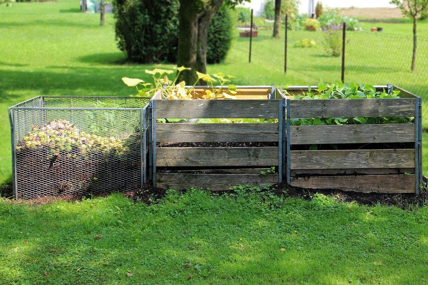 Cum sa imbunatatesti calitatea solului din gradina cu compost si nutrienti organici